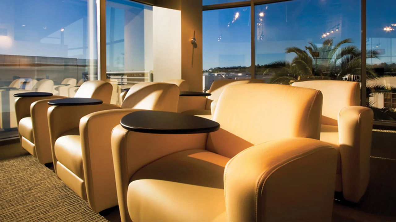 Reno Mobile Lounge 4 Reno Mobile Lounge - Image 2